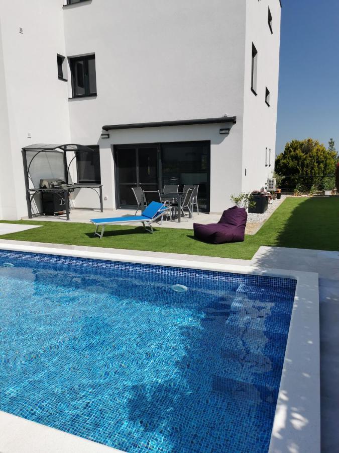דירות באניולה Volme Pool מראה חיצוני תמונה